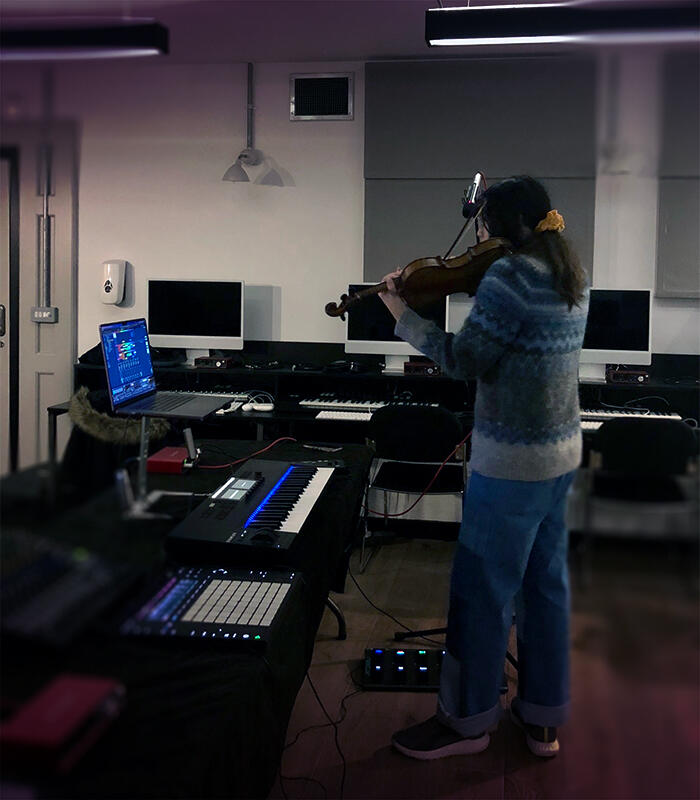 Ryna in Point Blank Music School London, playing the violin during a electronic music live performance